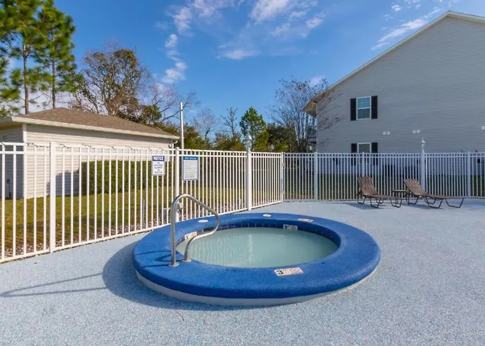 Full W/ Pool & Gym, Sleeps 4 Holiday home *